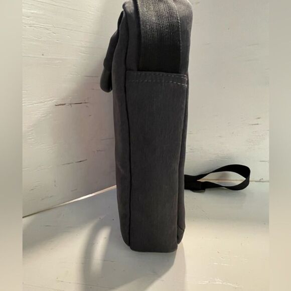 Taroko Dynastt navy blue tablet sleeve case w/2 outer pockets & handles - Picture 9 of 12